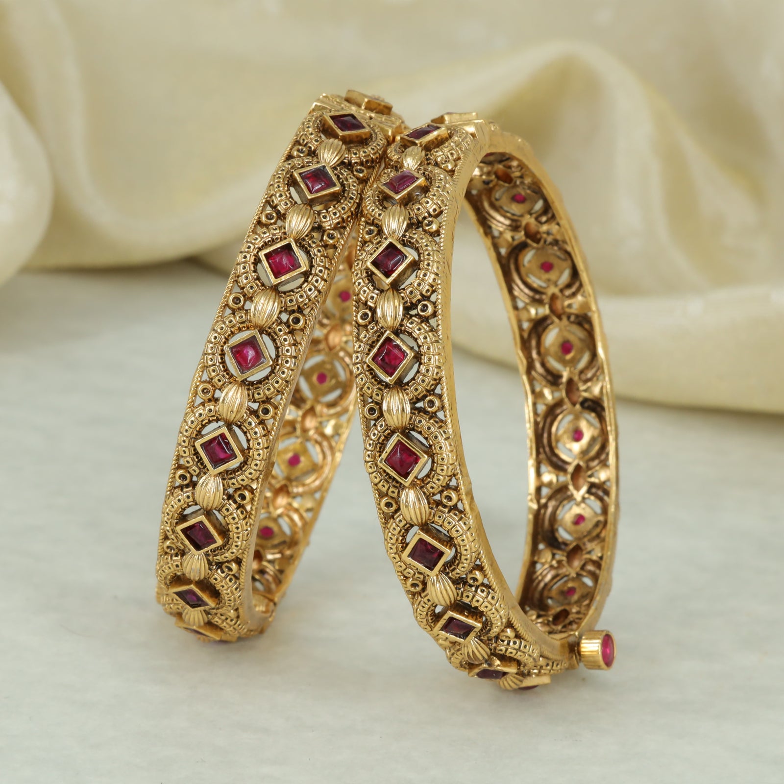 Antique Square-Cut Stone Pattern Gold Bangles