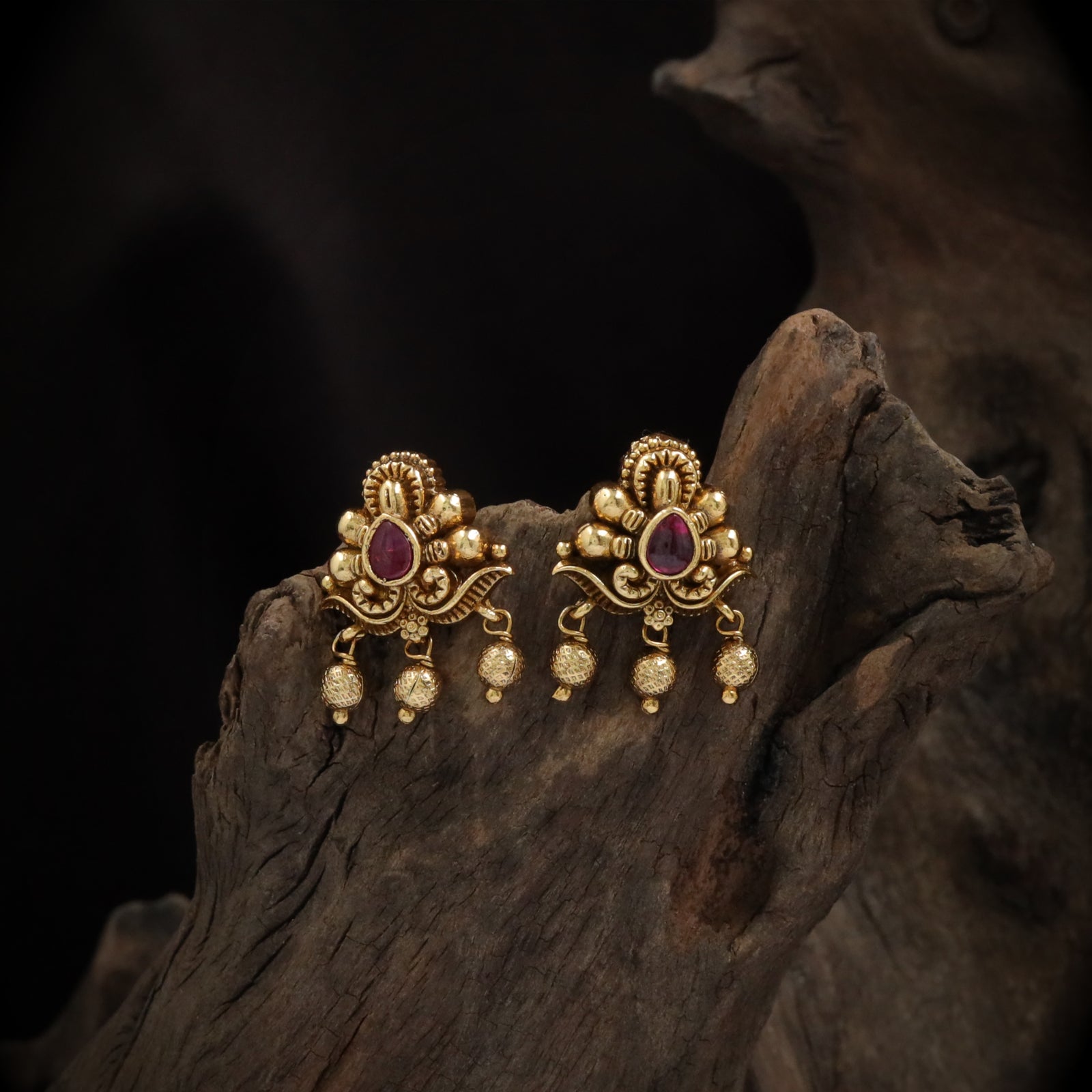 Antique Crest Flower Design Stud Earrings