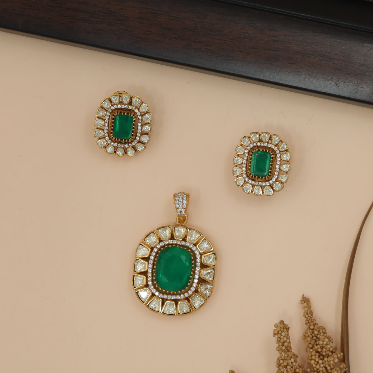 Oval Center Pendant Set