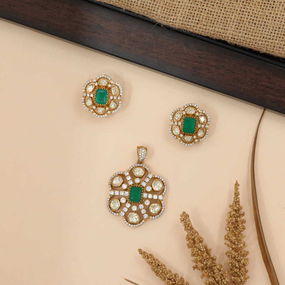 Petal Motif Frame Pendant Set