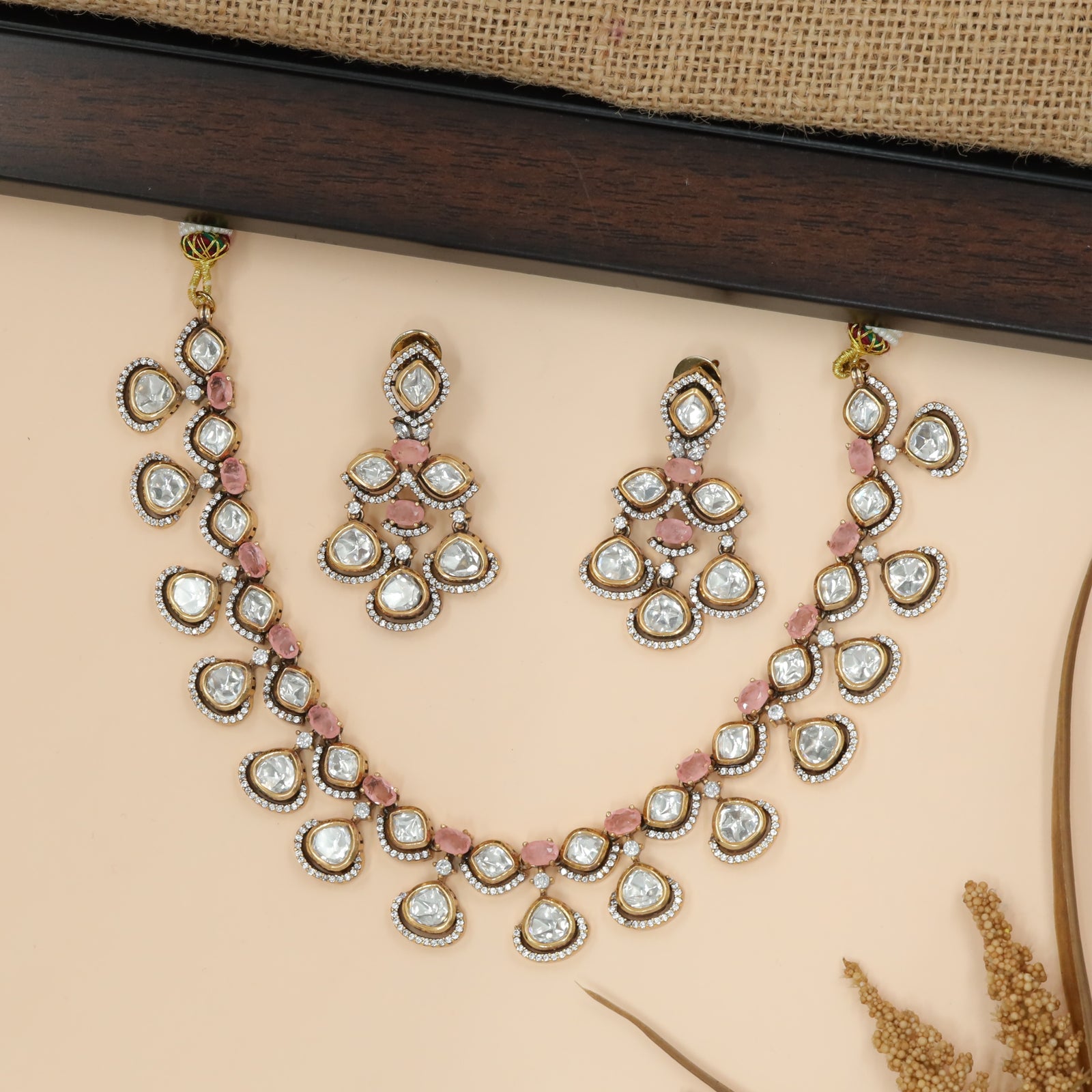 Patterned Necklace with Smooth Curved Drop Arrangement