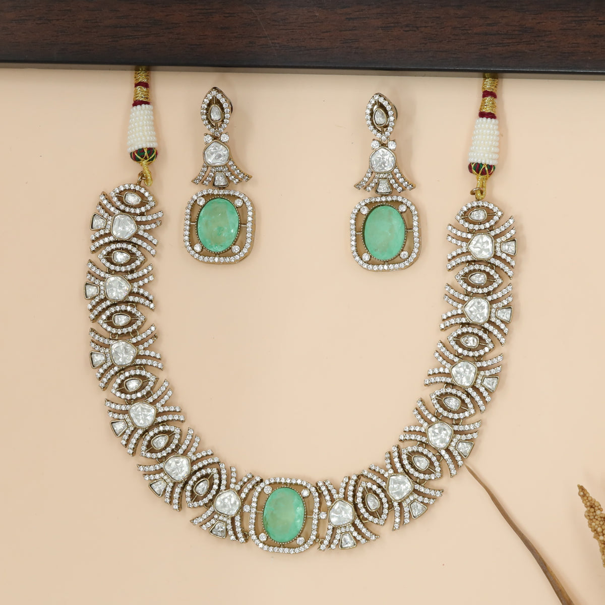 Structured Necklace with Repeating Eye-Shaped Motif Construction