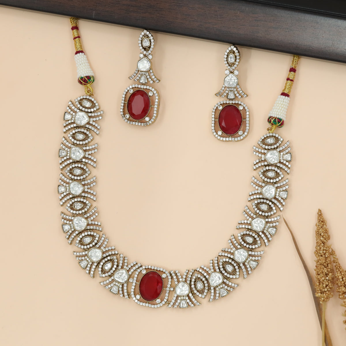 Structured Necklace with Repeating Eye-Shaped Motif Construction