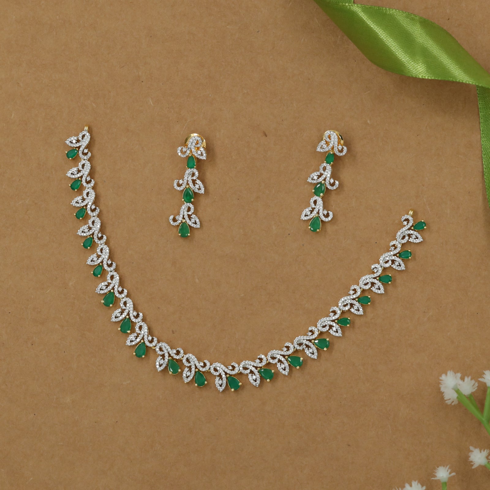 Flowing Necklace with Interlinked Vine Motifs and Drop Edge