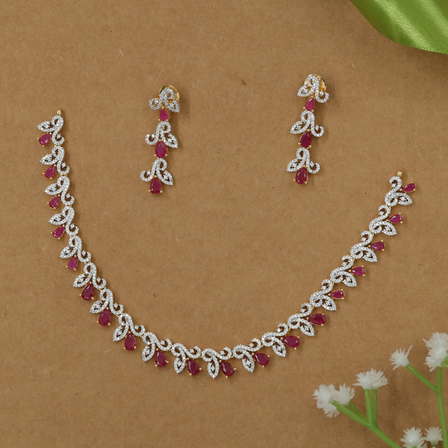 Flowing Necklace with Interlinked Vine Motifs and Drop Edge