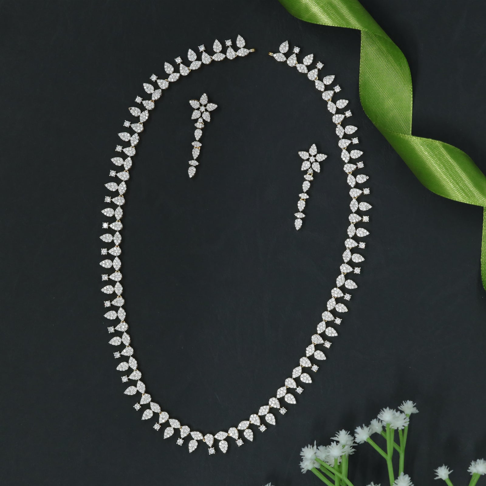 Petal Cluster Continuous Line Necklace