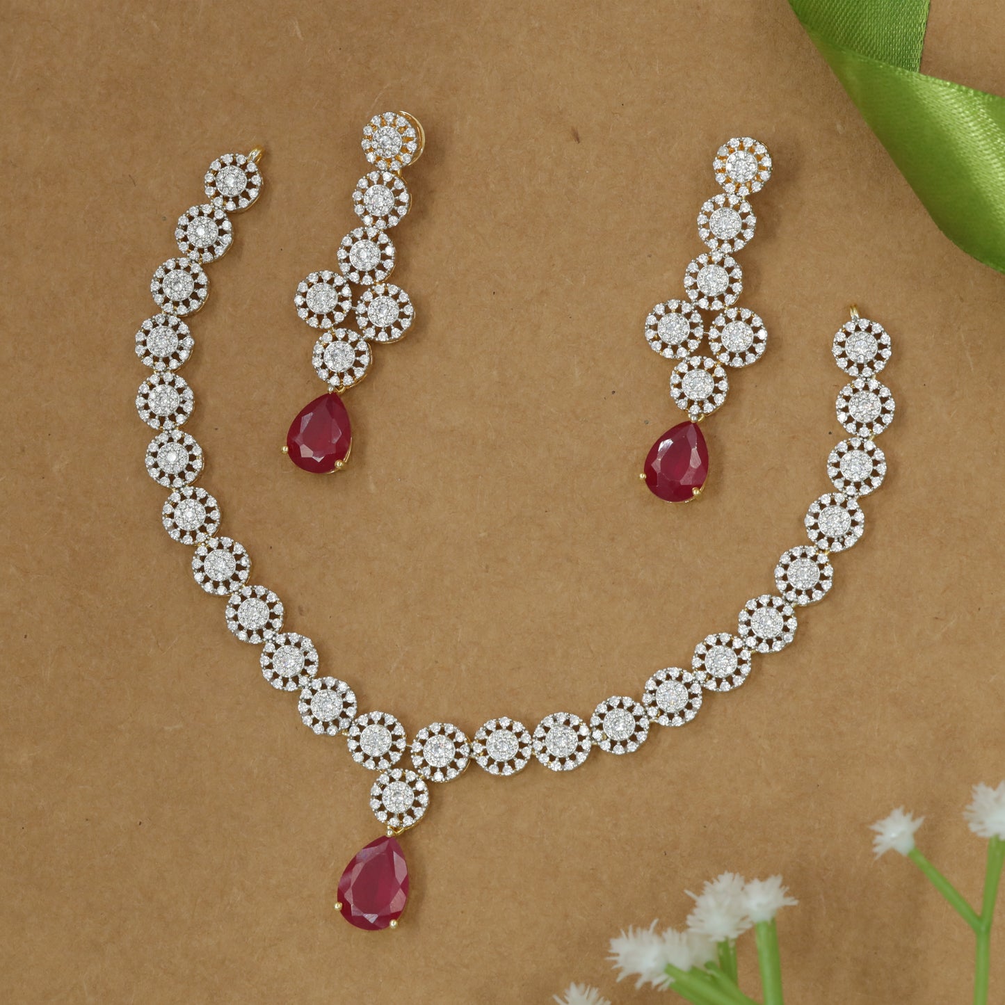 Circular Garland Style Necklace Design