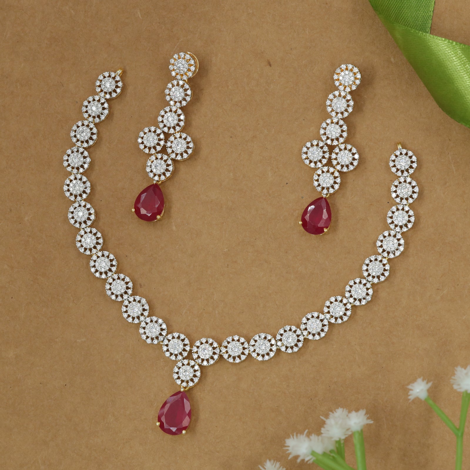 Circular Garland Style Necklace Design