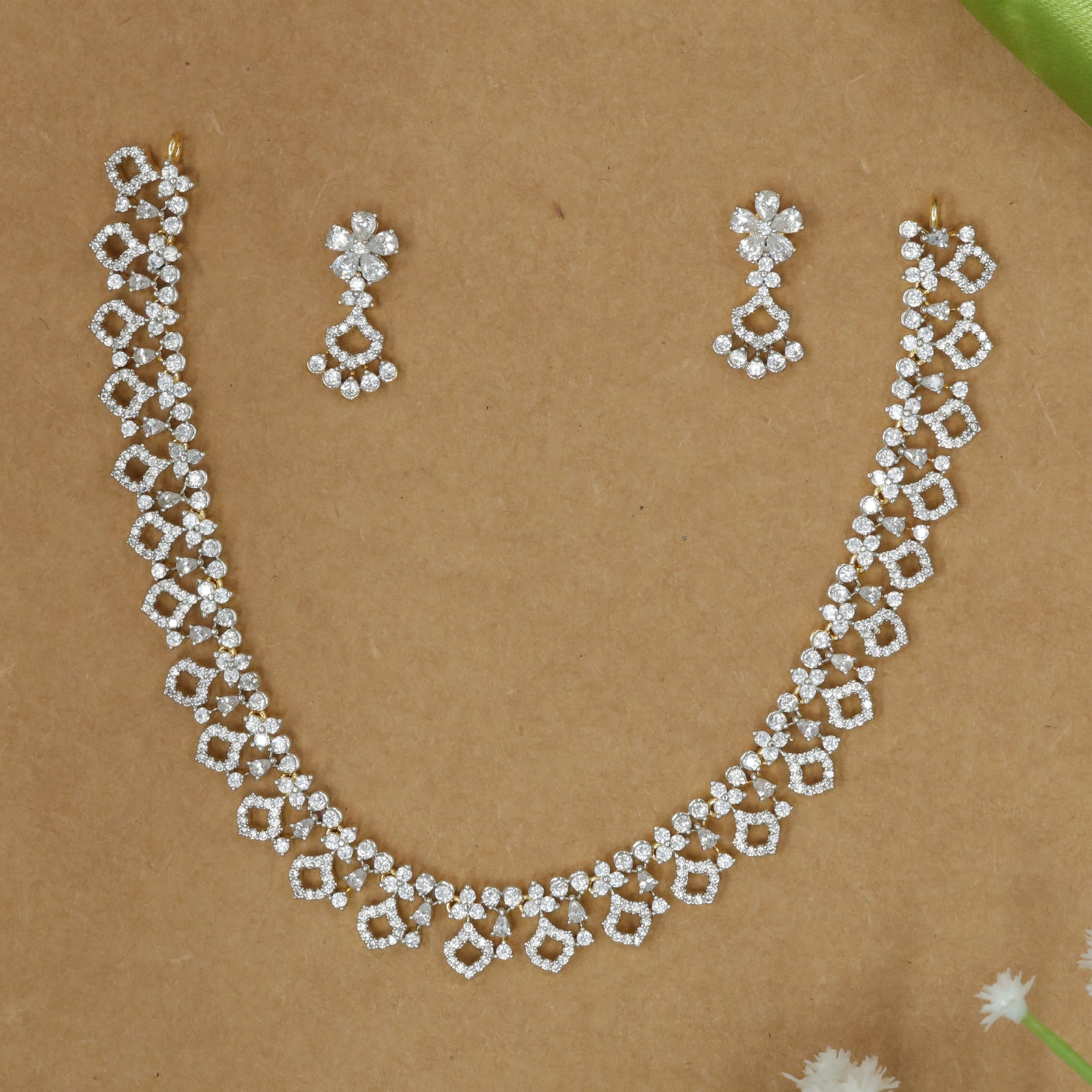Geometric Loop & Floral Link Necklace Set with Rhythmic Drop Pattern