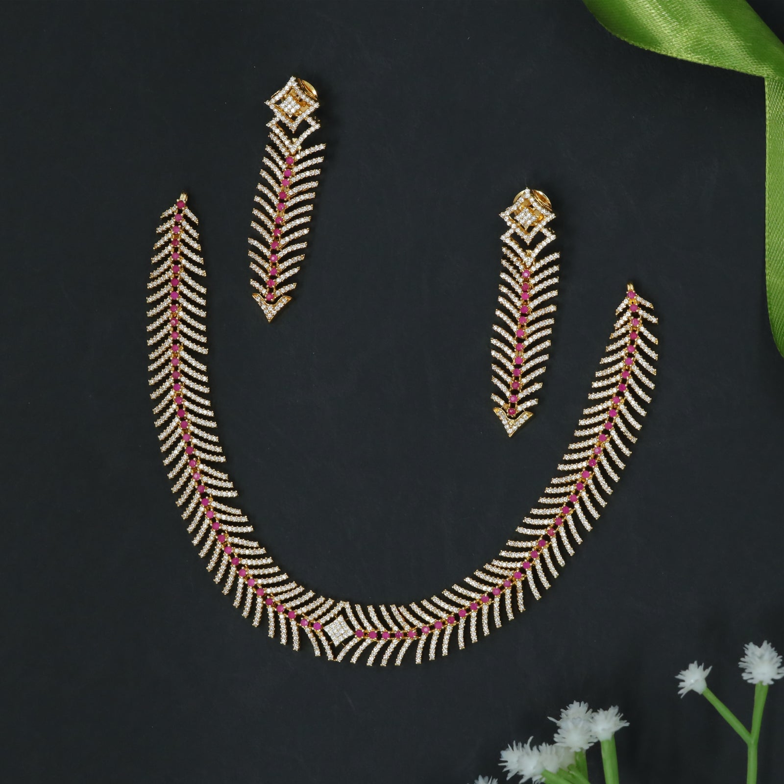 Elegant Linear Stone Pattern Necklace with Chevron Spine Style Design Set
