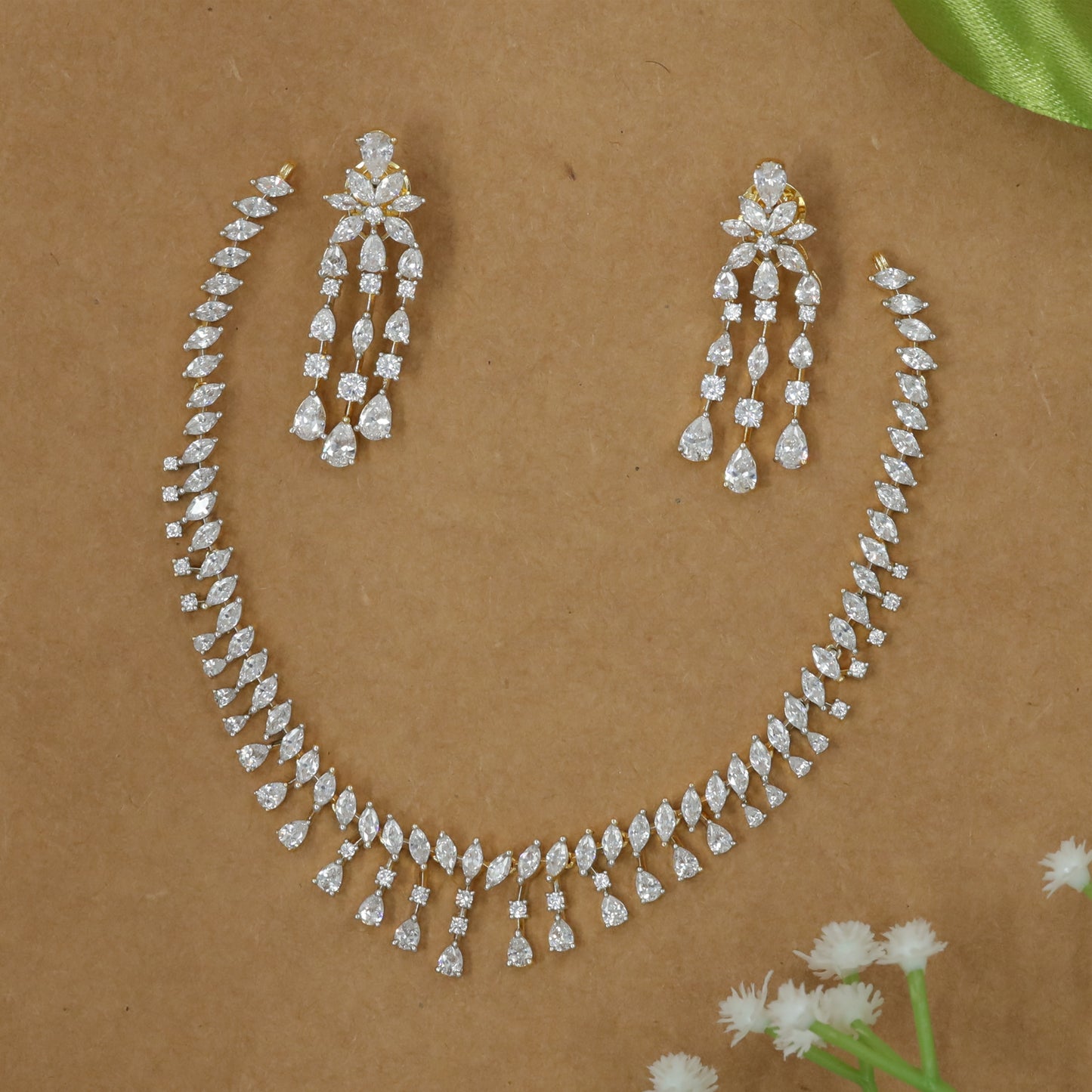 Precision Leaf Line Necklace with Multi-Drop Edge Flow