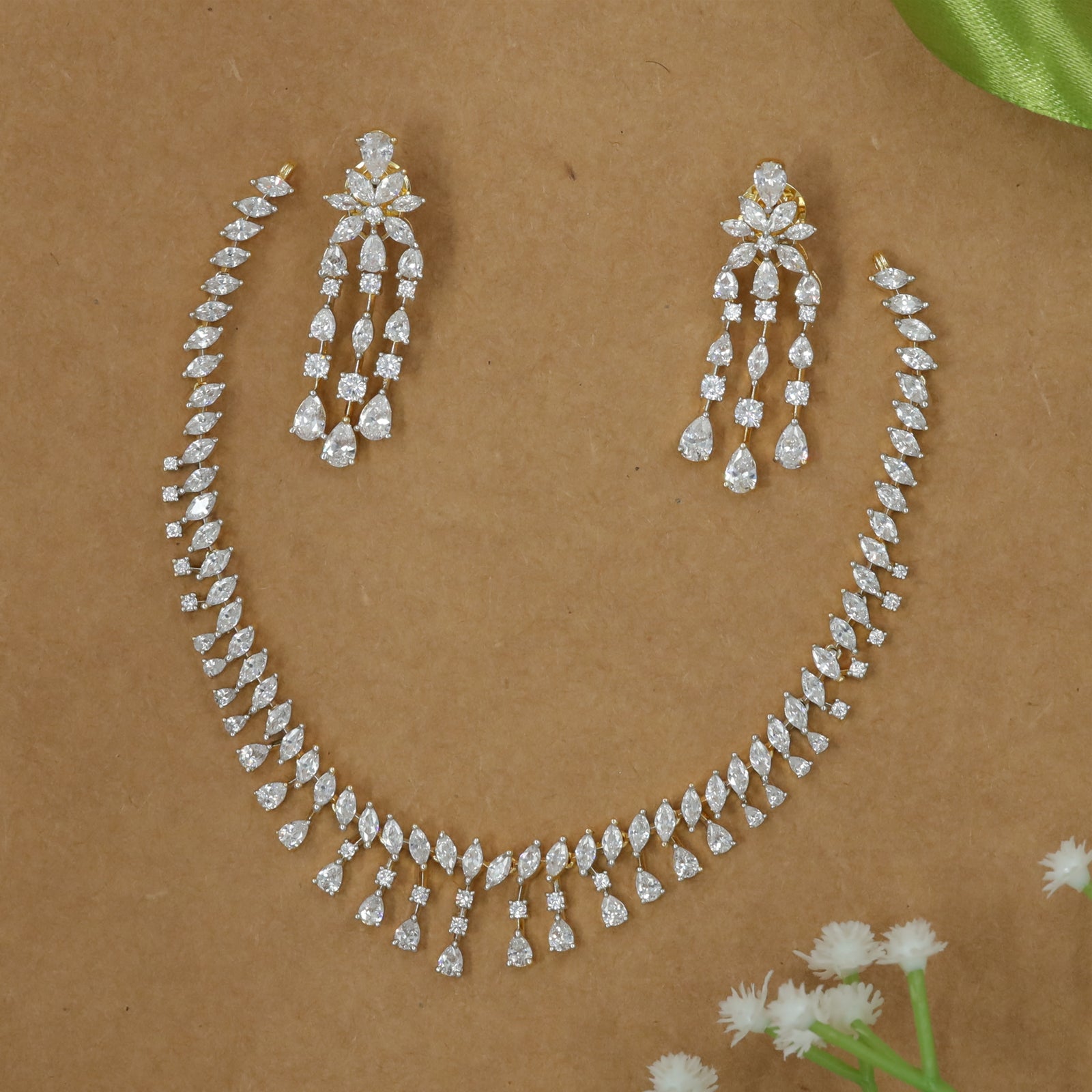 Precision Leaf Line Necklace with Multi-Drop Edge Flow