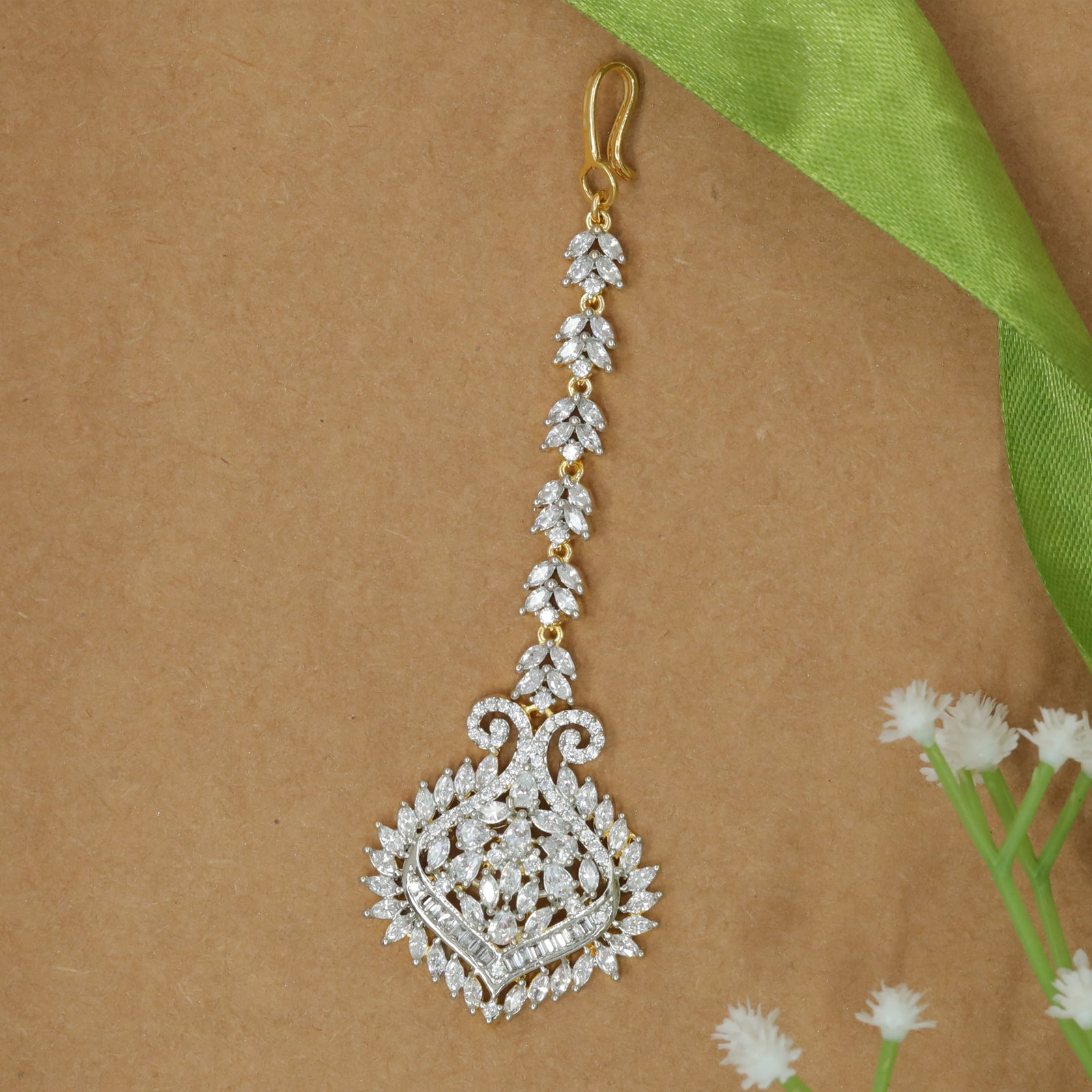 Slim Vertical Tikka with Leaf Cluster Detailing