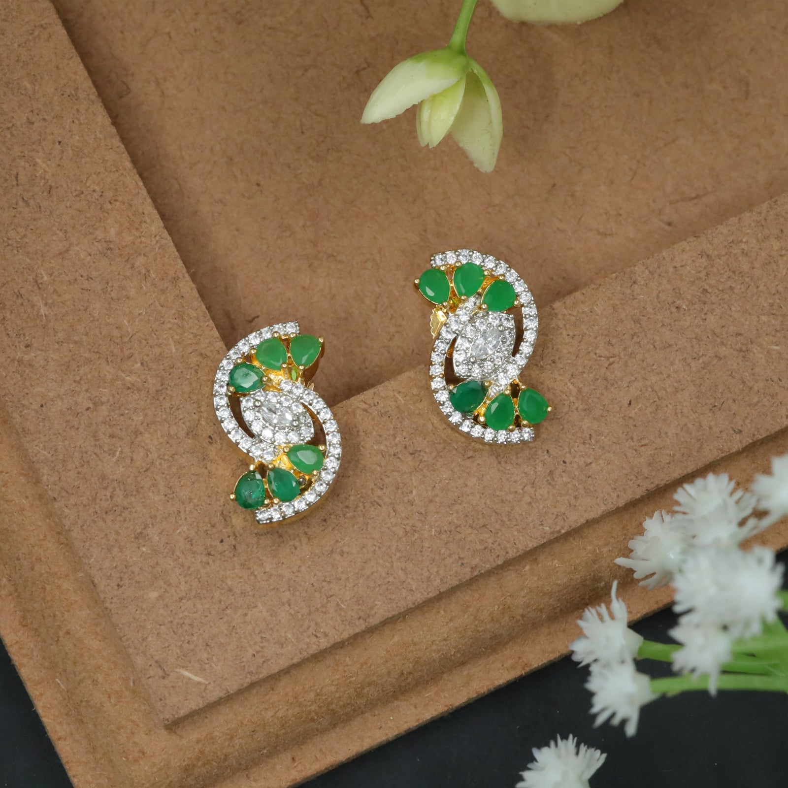 Curved Twin Disc Studs with Clustered Center