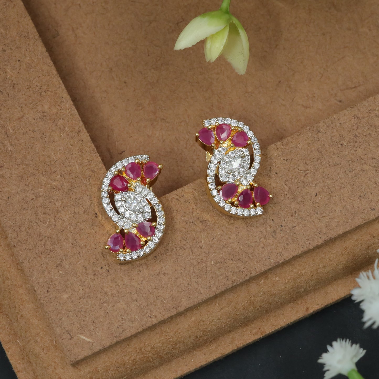 Curved Twin Disc Studs with Clustered Center