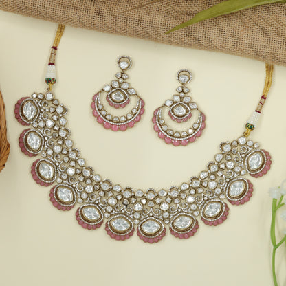 Decorative Frame Necklace with Continuous Oval Rhythm