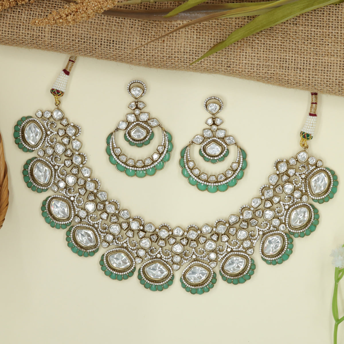 Decorative Frame Necklace with Continuous Oval Rhythm