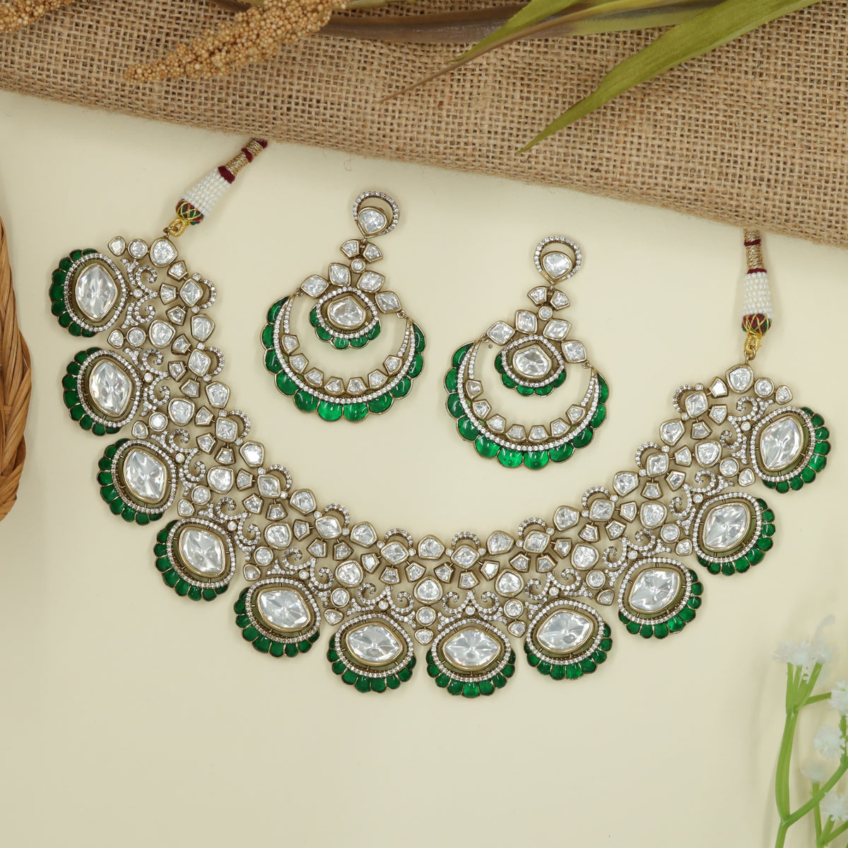 Decorative Frame Necklace with Continuous Oval Rhythm