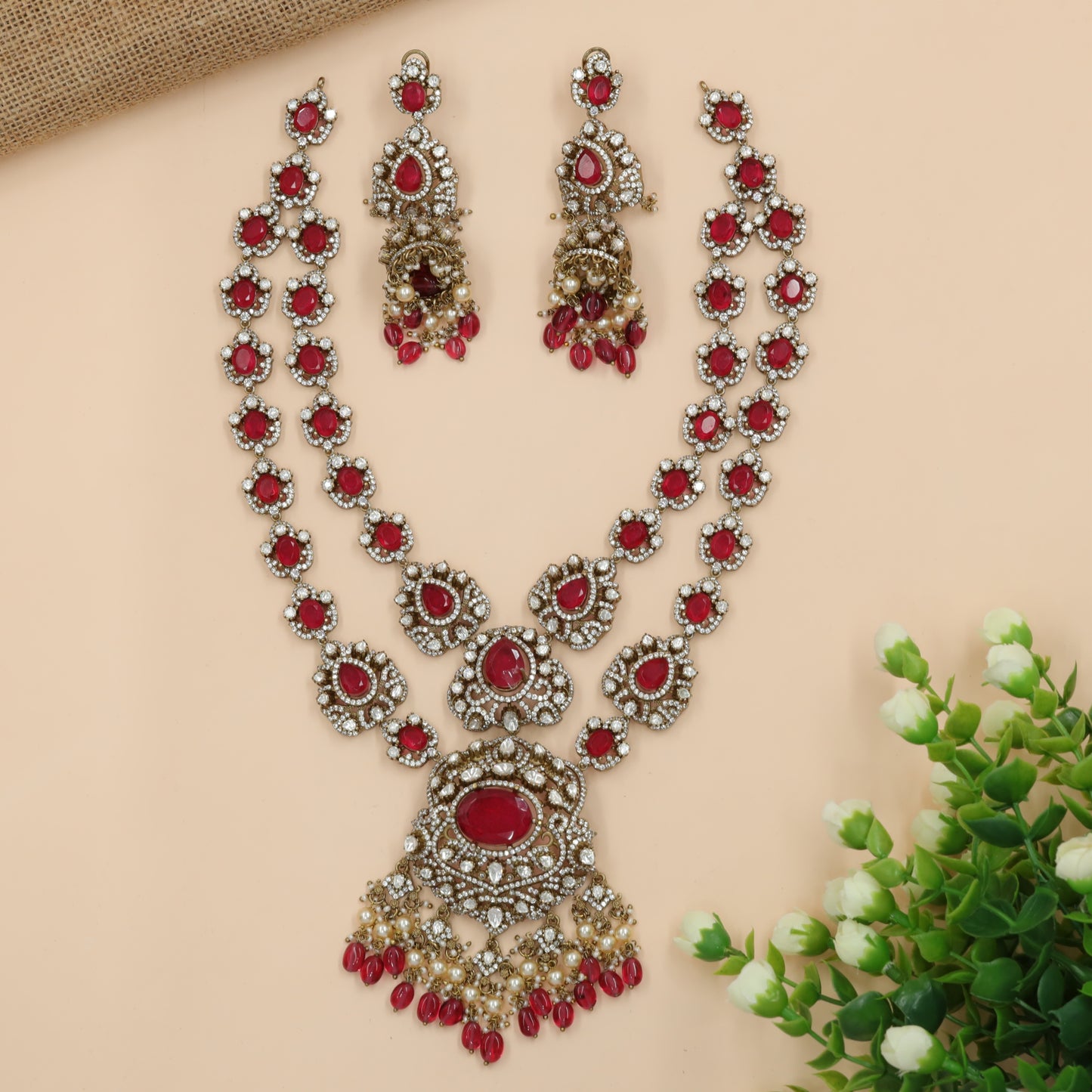 Flowing Oval Motif Long Haara with Hanging Beads