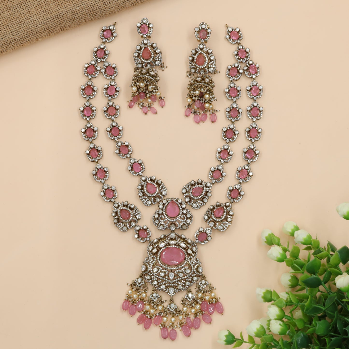 Flowing Oval Motif Long Haara with Hanging Beads