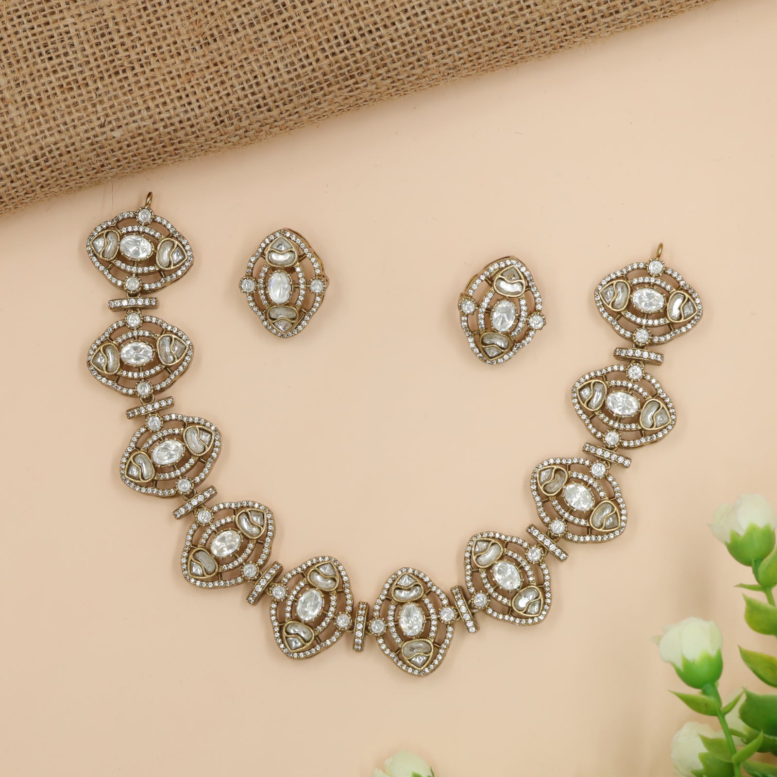 Victorian Necklace Showcasing Oval Frames and Central Stone Forms