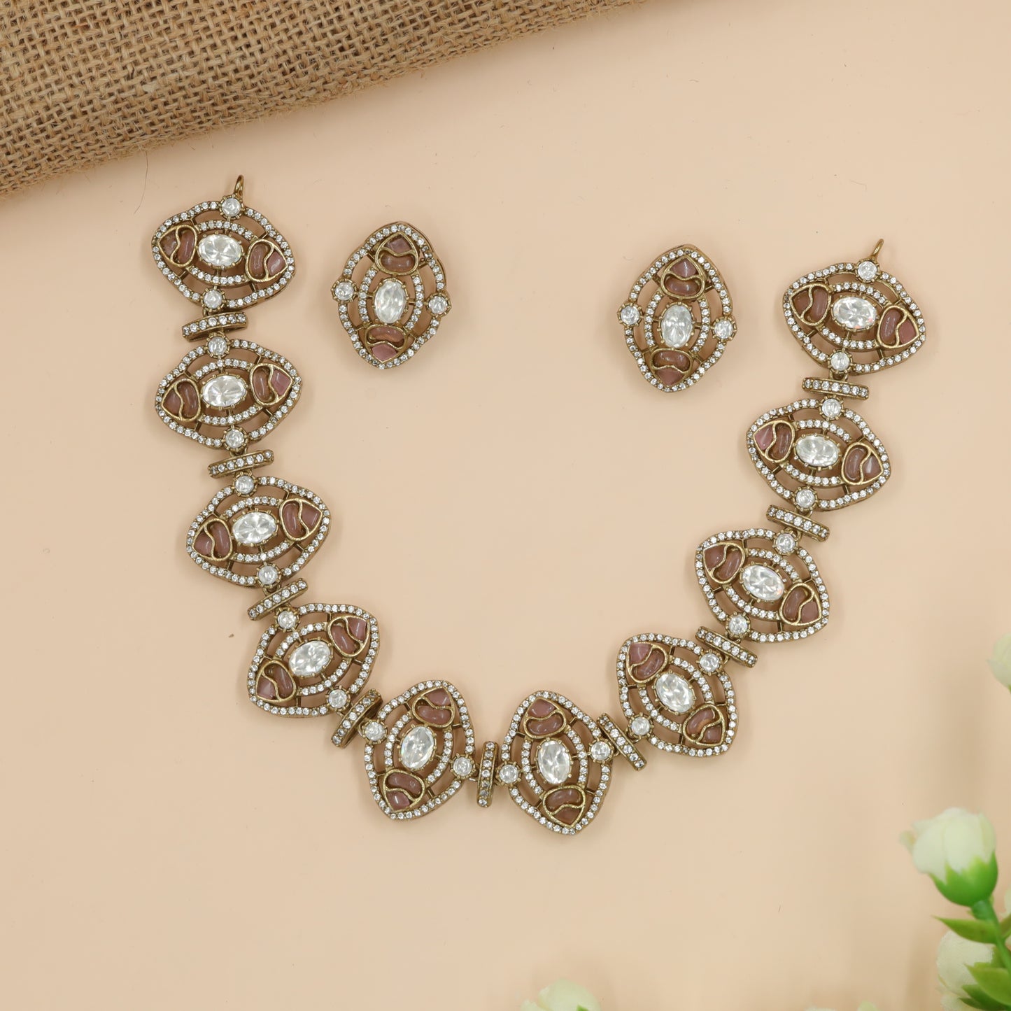 Victorian Necklace Showcasing Oval Frames and Central Stone Forms