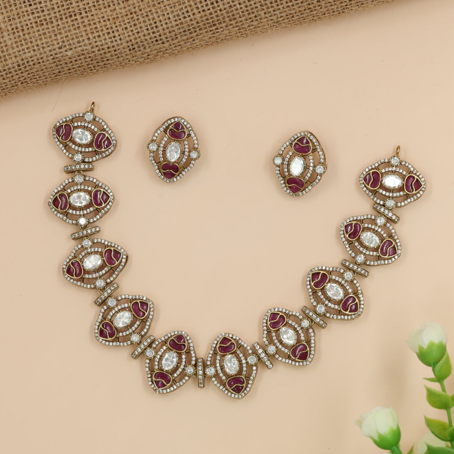 Victorian Necklace Showcasing Oval Frames and Central Stone Forms