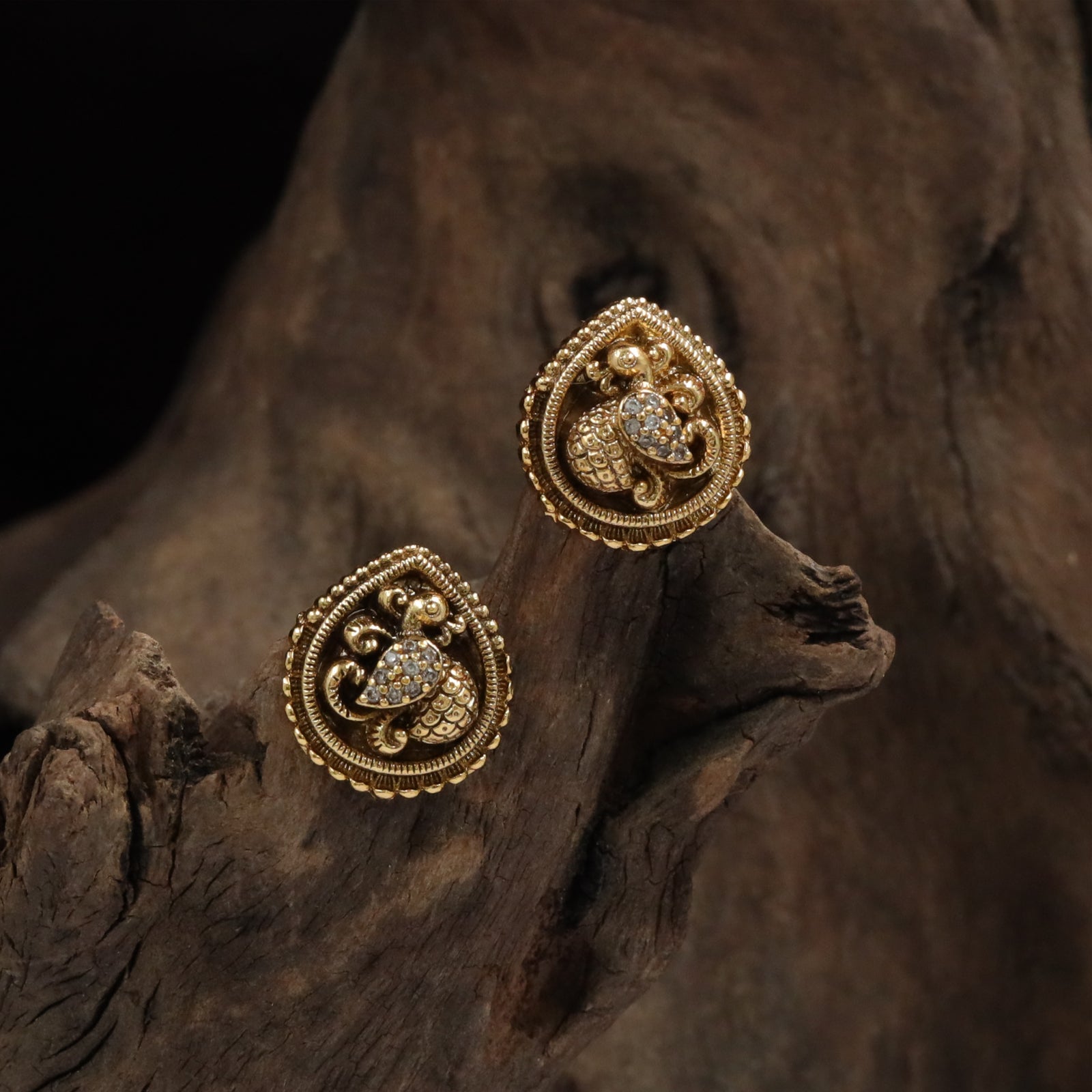 Sculpted Peacock Stud with Raised Centre Detailing