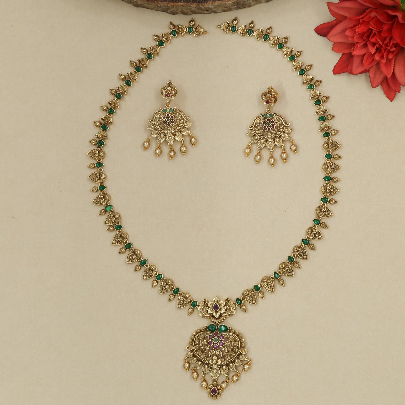 Repetitive Leaf Motif Chain with Central Framed Pendant Long Haara