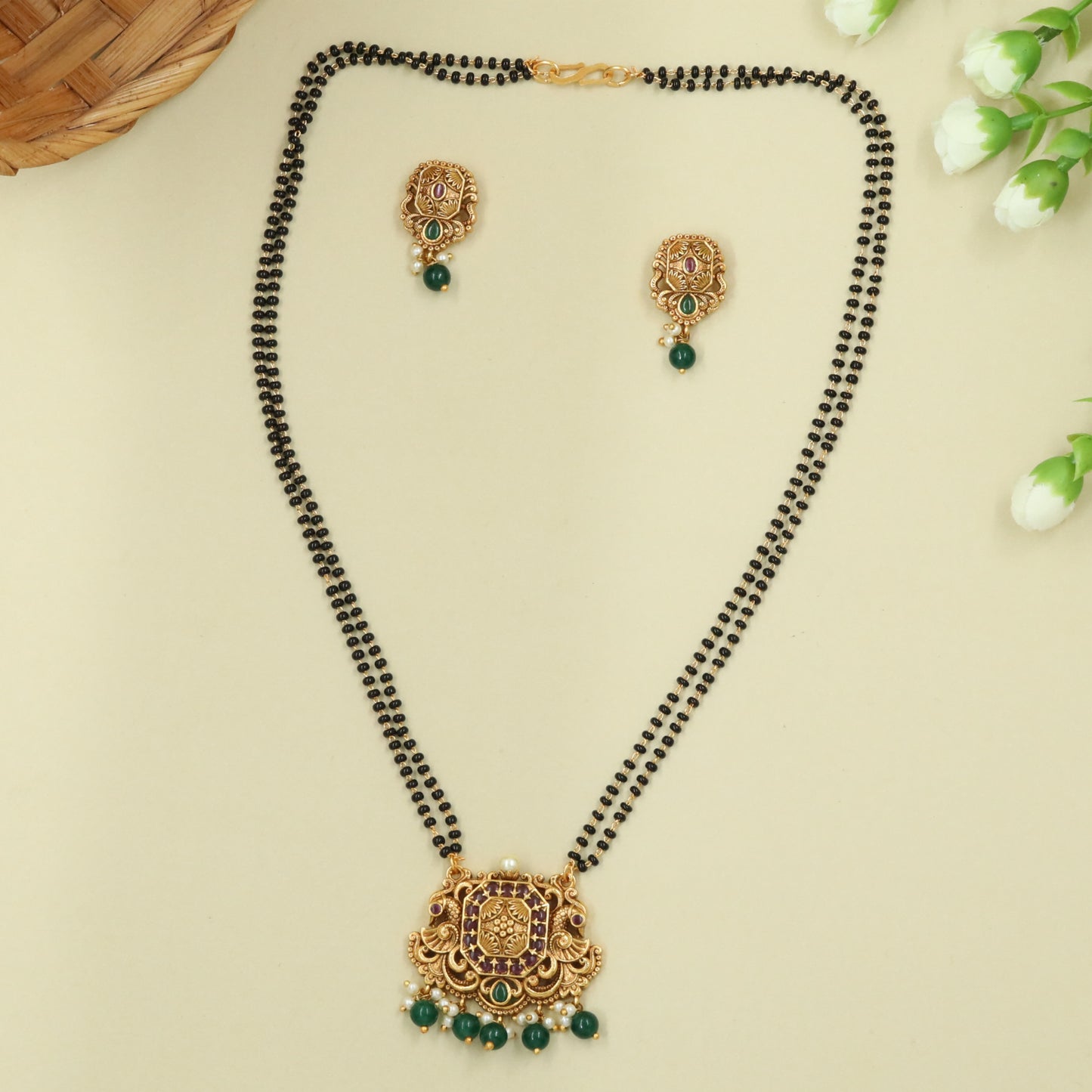 Mangalsutra Design Highlighting Raised Central Grid with Ornate Side Flourishes