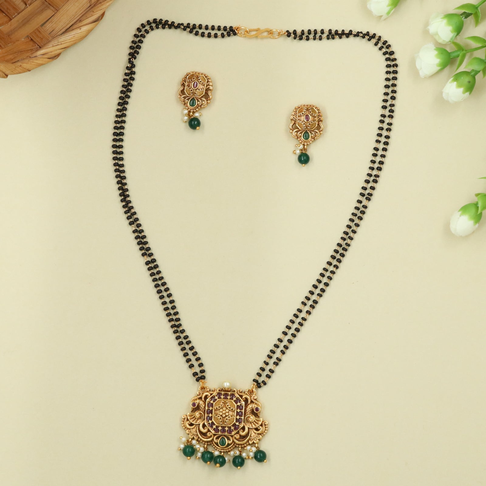 Mangalsutra Design Highlighting Raised Central Grid with Ornate Side Flourishes