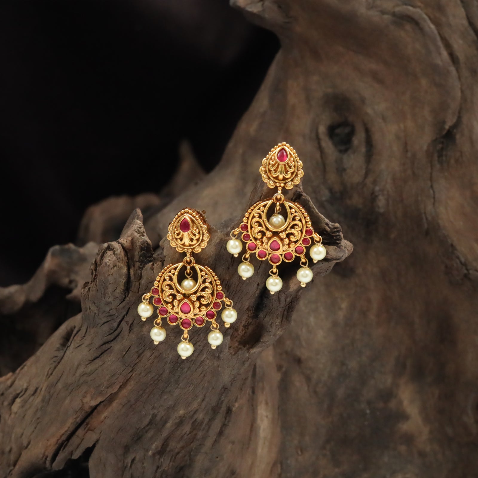 Decorative Arch Hangings with Intricate Scroll Form and Suspended Pearls