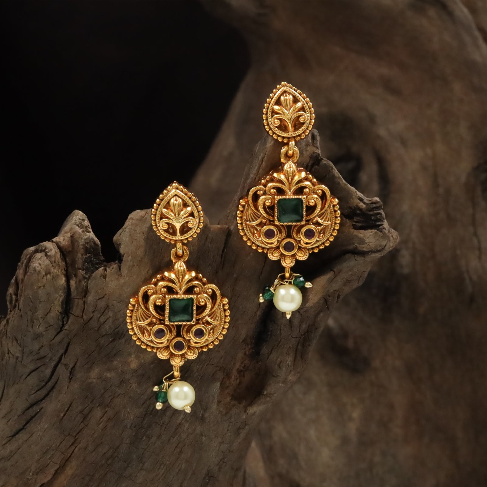 Crest-and-Crown Hangings with Square Centre Mount and Drop Pearl