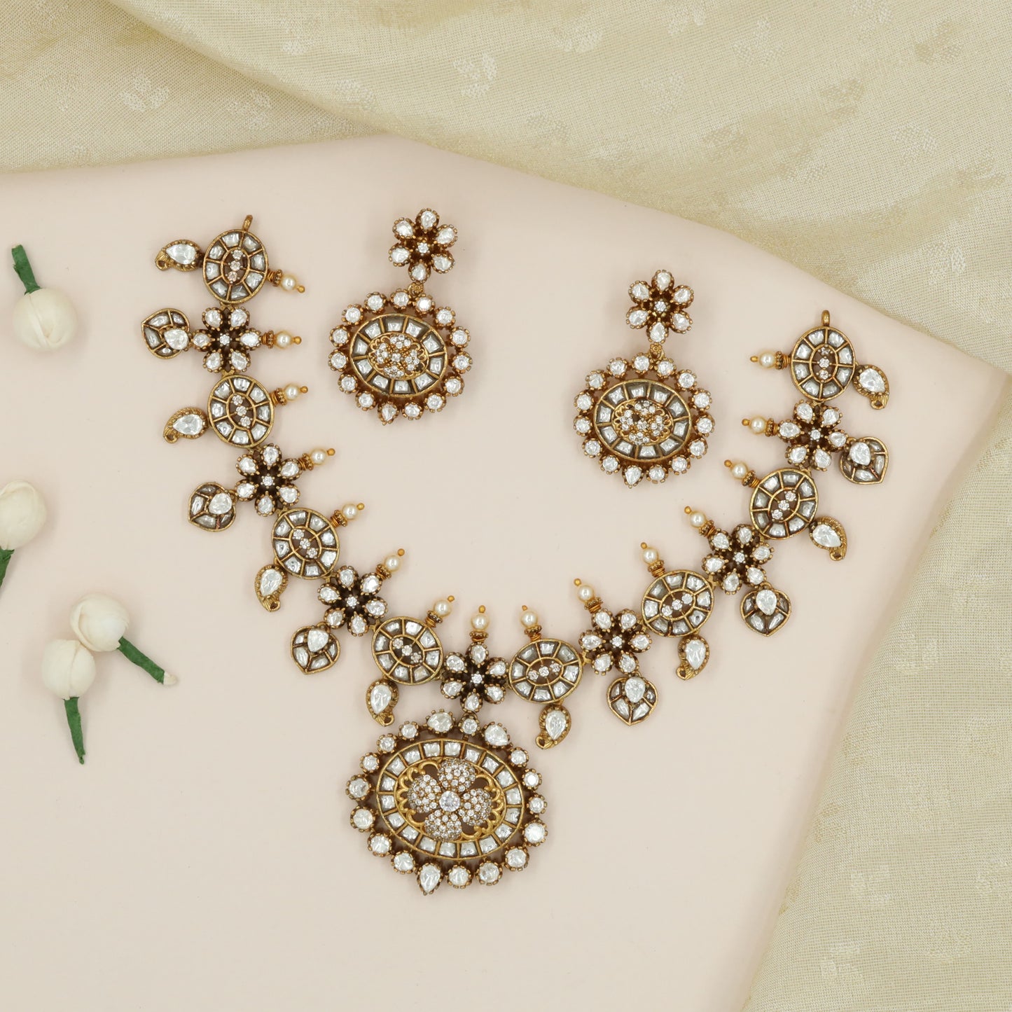 Grand Floral Centre Necklace with Alternating Disc and Blossom Links
