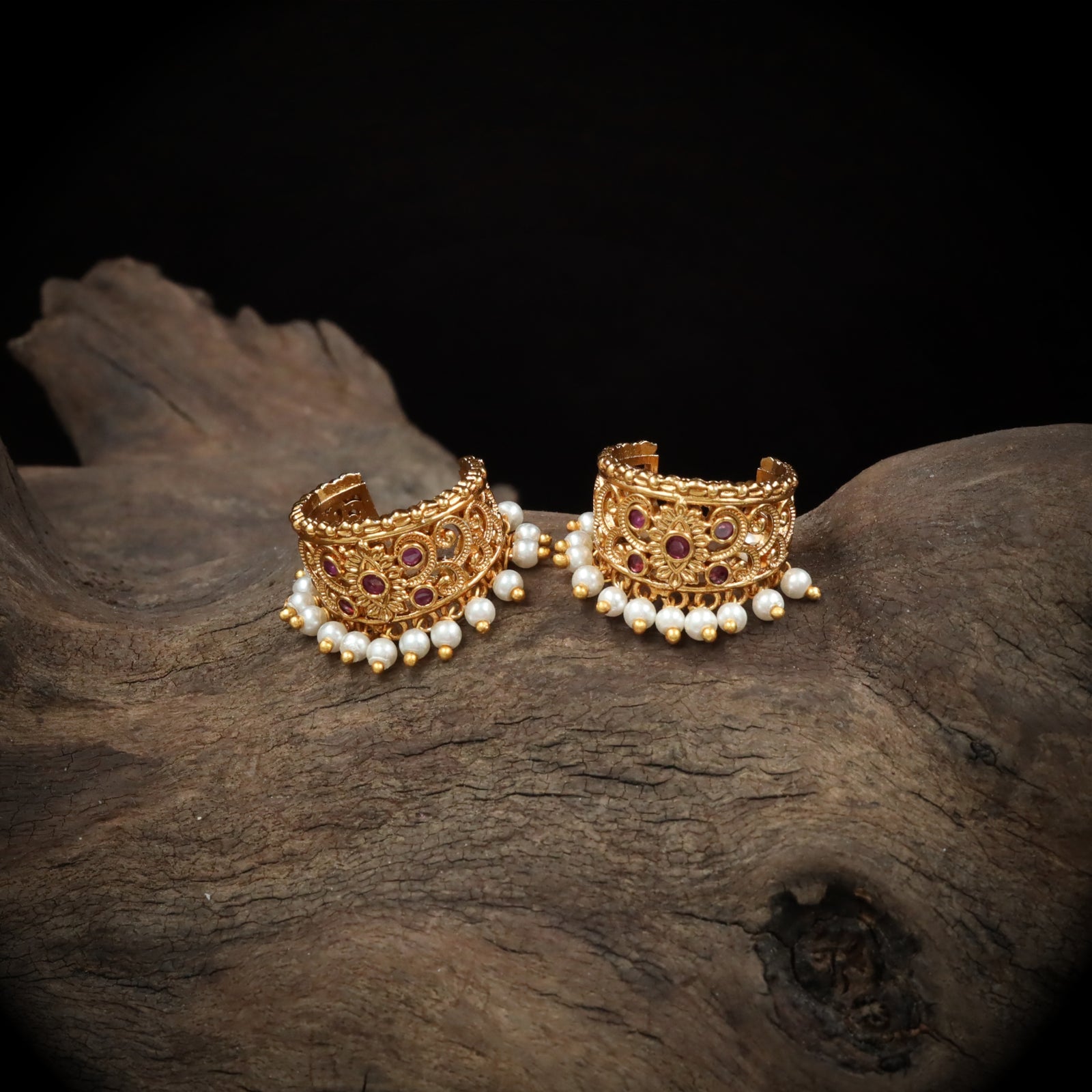 Openwork Botanical Bugadi with Central Teardrop Motif