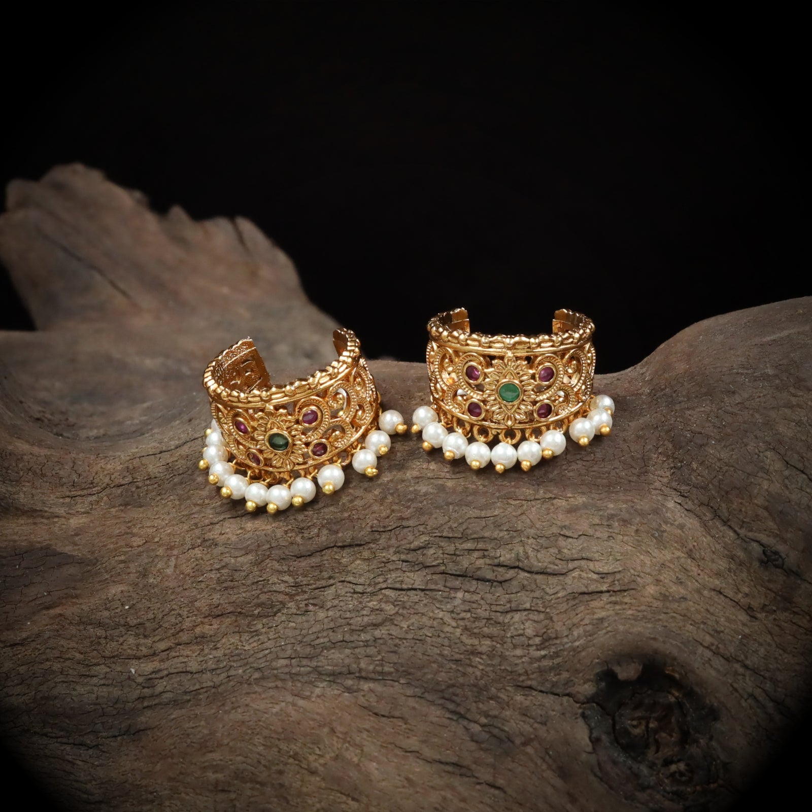 Openwork Botanical Bugadi with Central Teardrop Motif