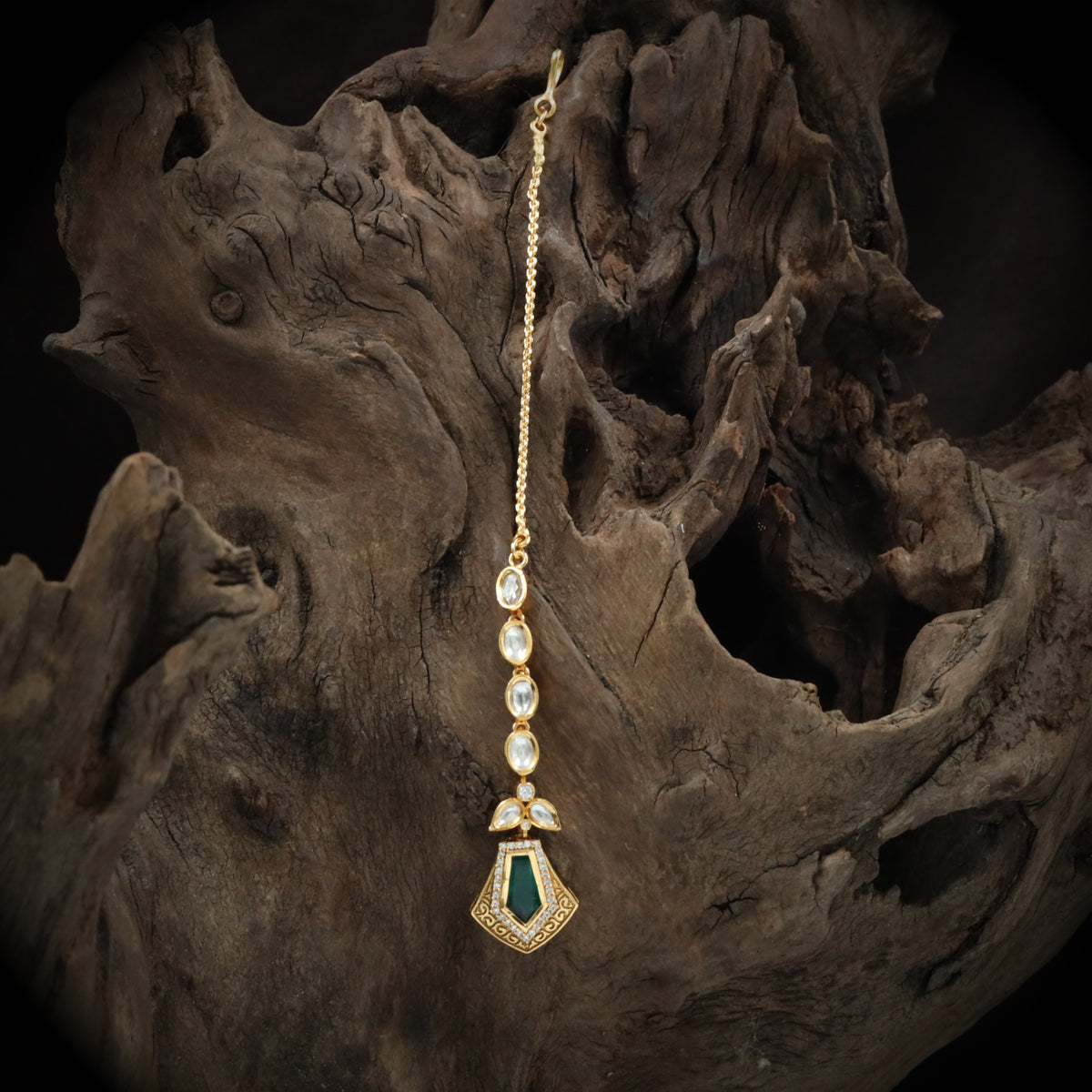 Prism Cut Pendant Tikka with Open Arch Border