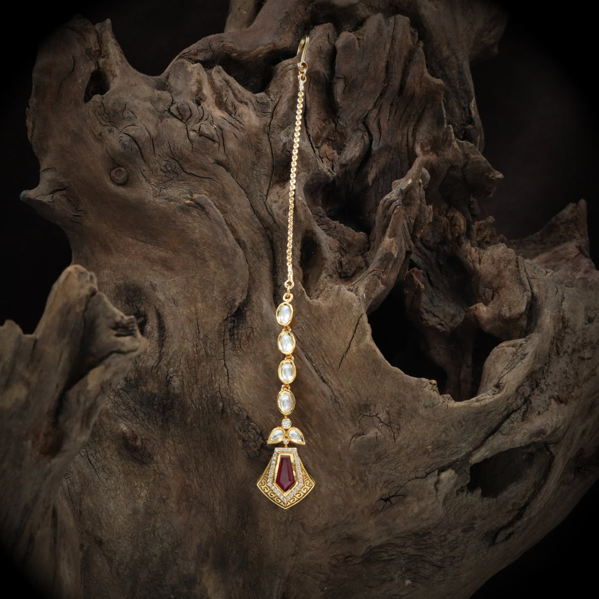 Prism Cut Pendant Tikka with Open Arch Border