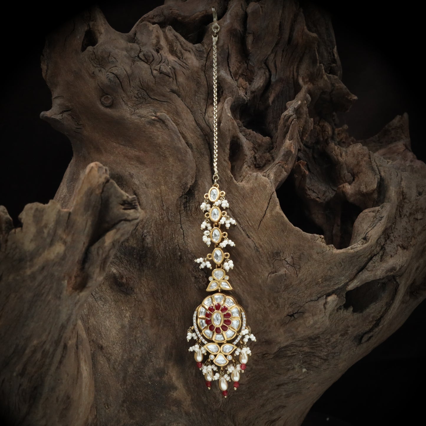 Rosette Wheel Crest Kundan Tikka with Clustered Stem Cascade