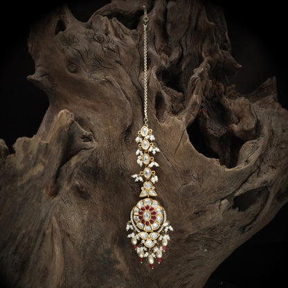 Rosette Wheel Crest Kundan Tikka with Clustered Stem Cascade