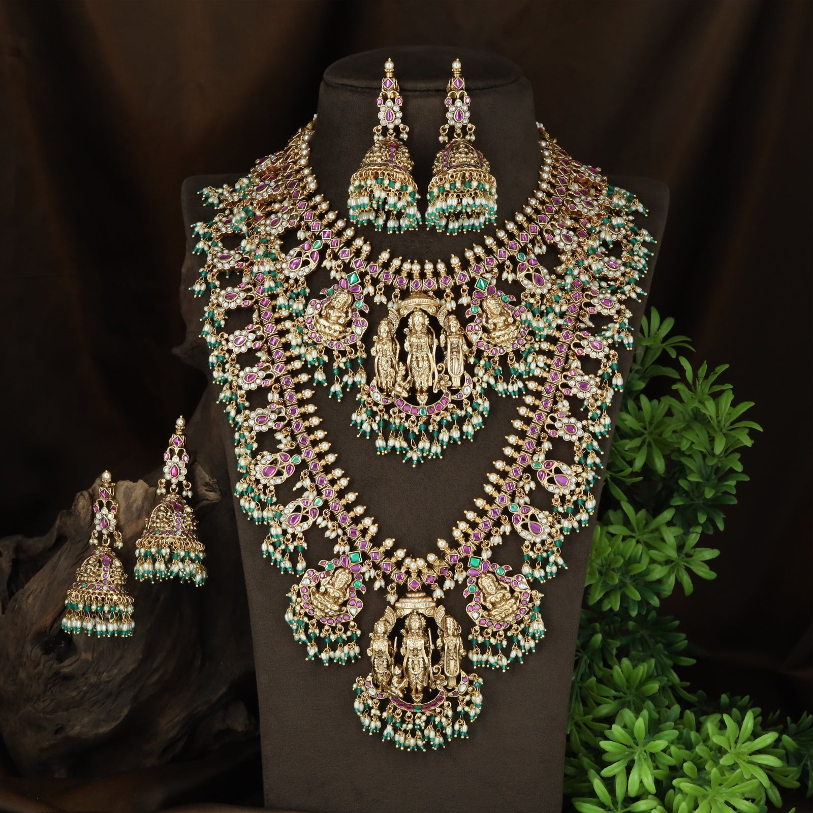 Grand Ram Parivar Pendant Antique Combo Set with Twin Peacock Side Motifs