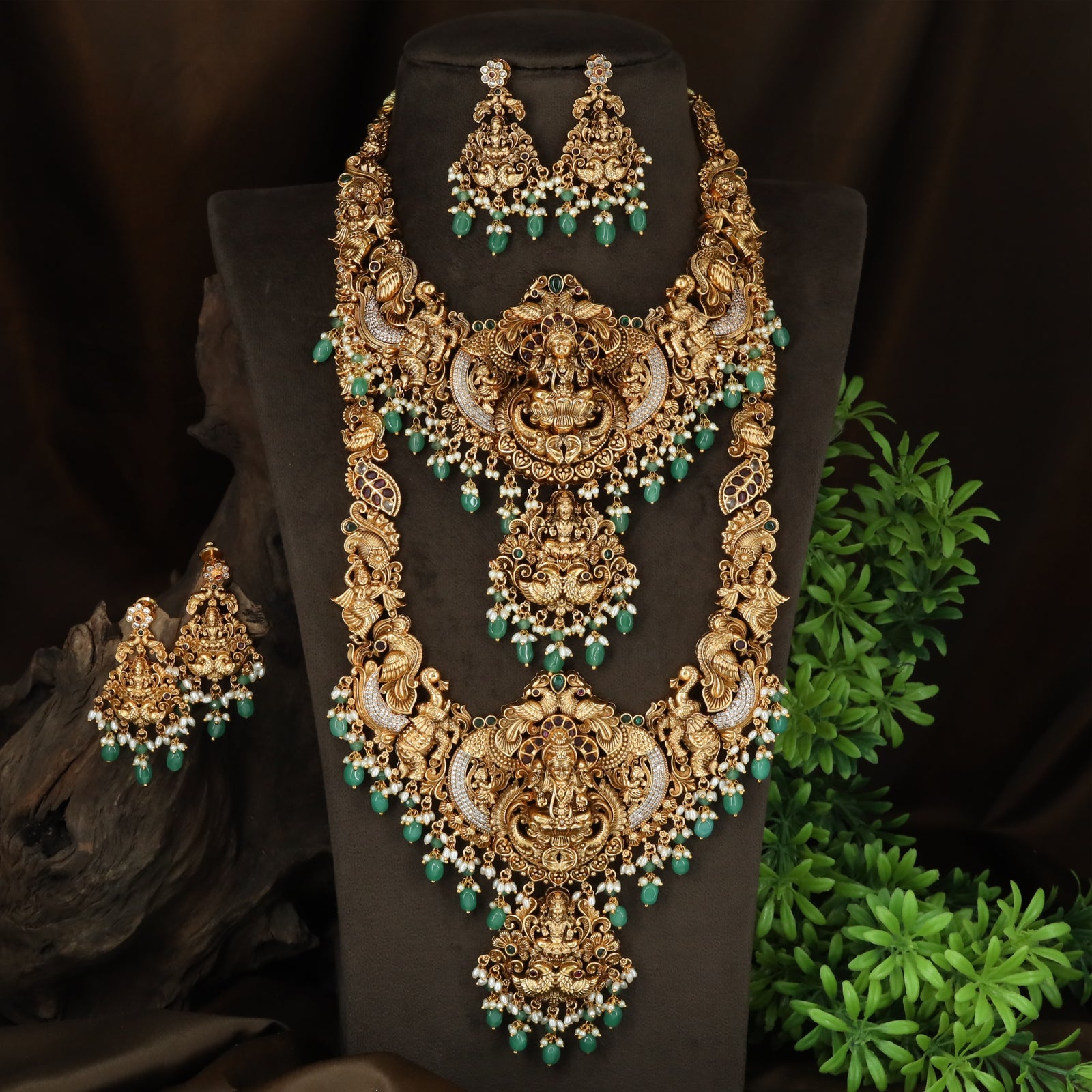 Vaibhava Lakshmi Antique Combo Set with Sculpted Temple Panels