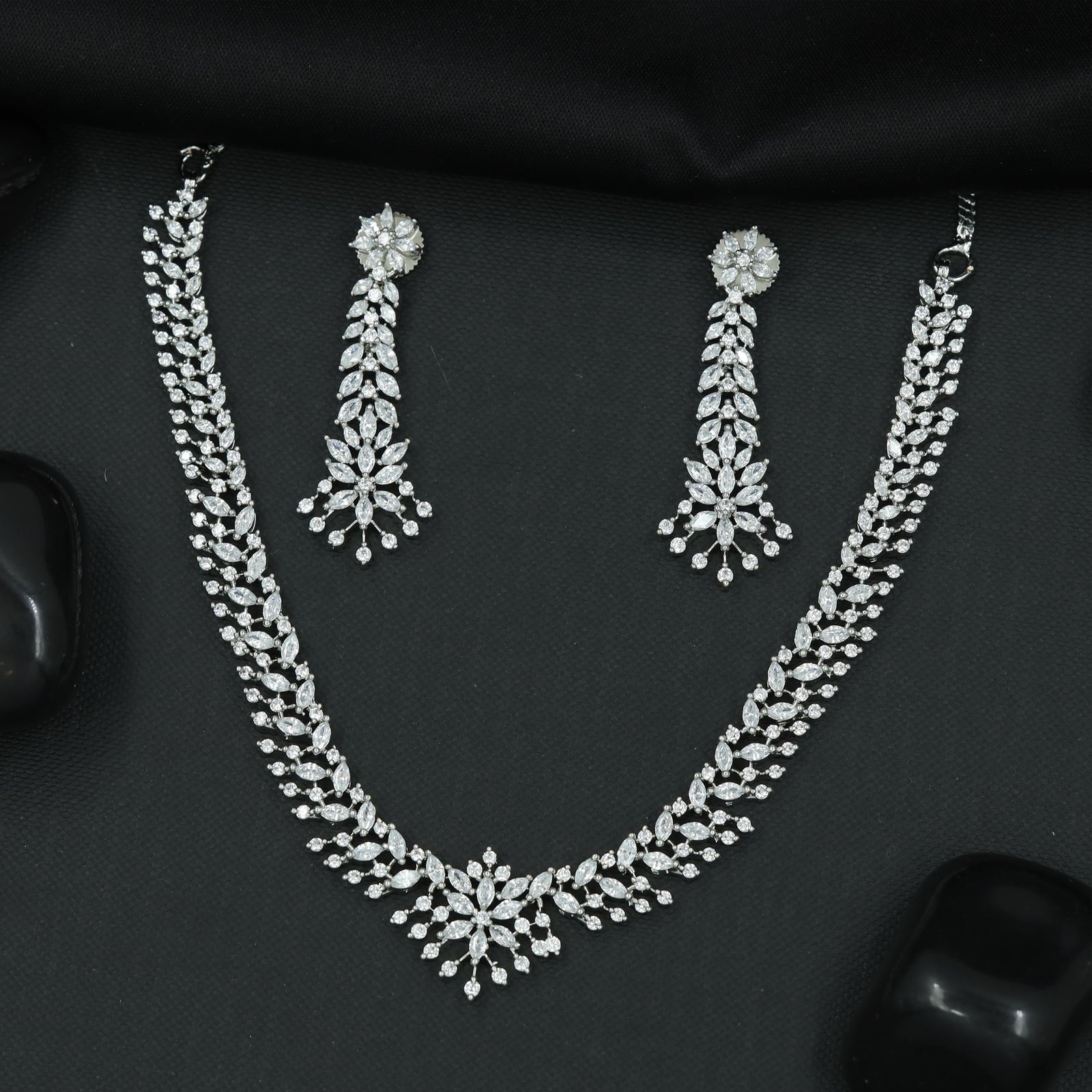 Aabharana Floral Vine Necklace Set with Elegant Cluster Formation