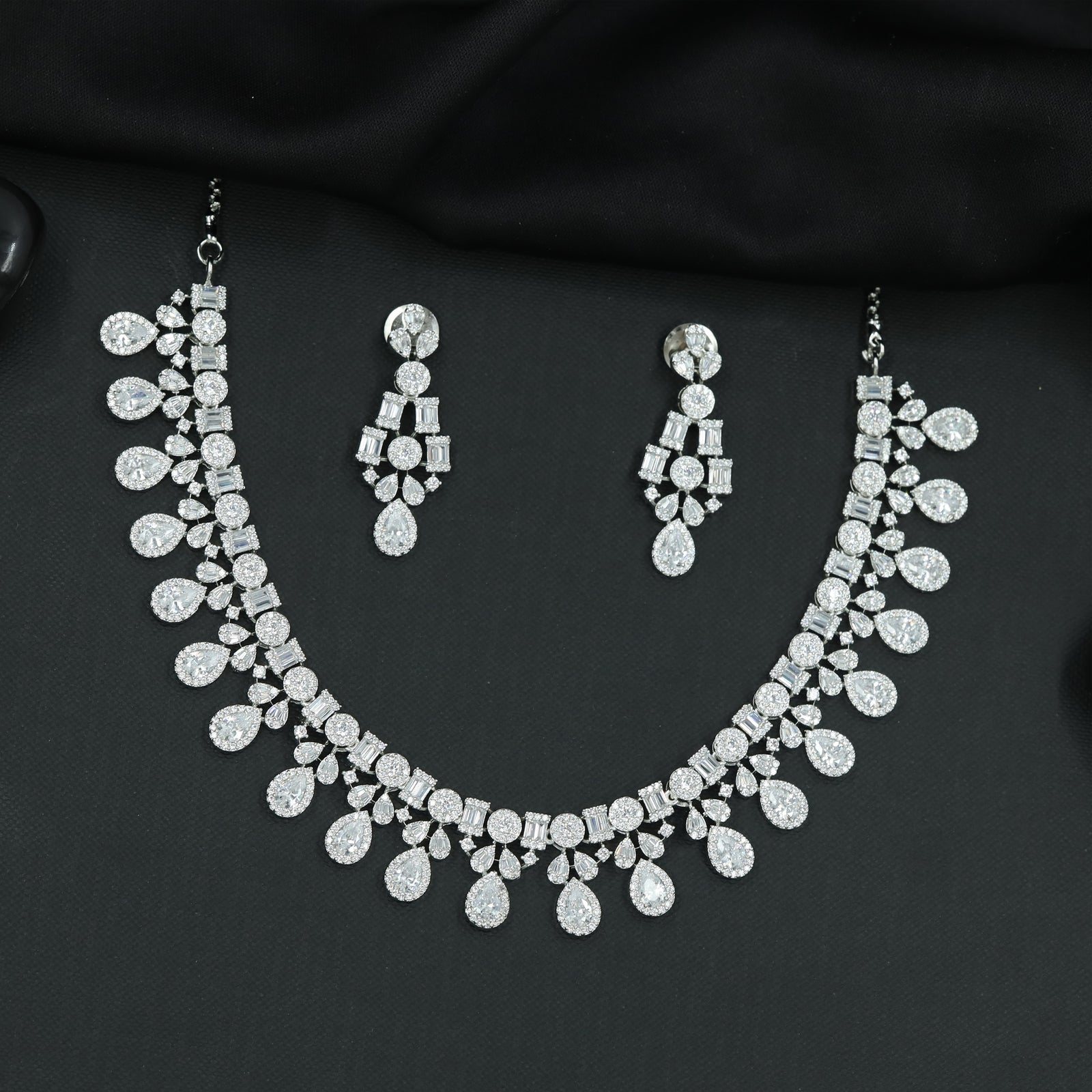 Stylish Pear Motif Necklace with Graduated Fringe Detailing