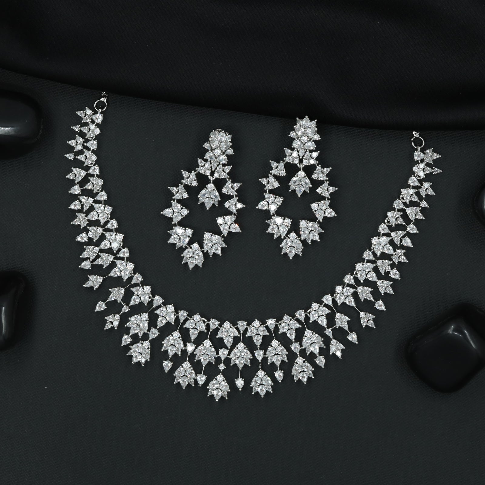 Symmetrical Marquise Leaf Necklace Set with Cascading Border Design