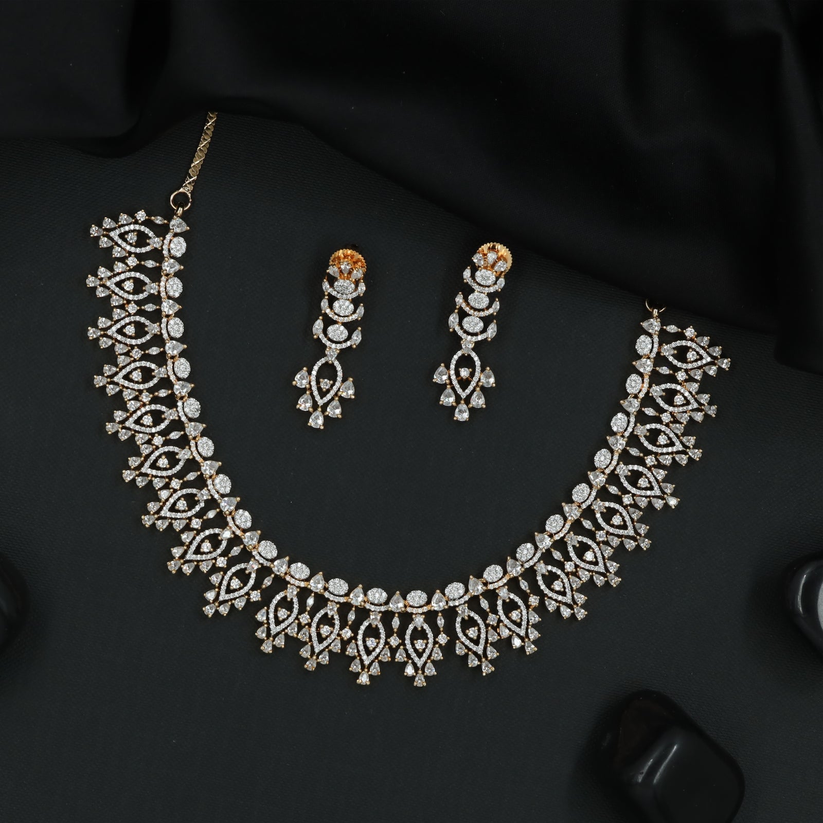 Symmetrical Marquise Leaf Necklace Set with Cascading Border Design