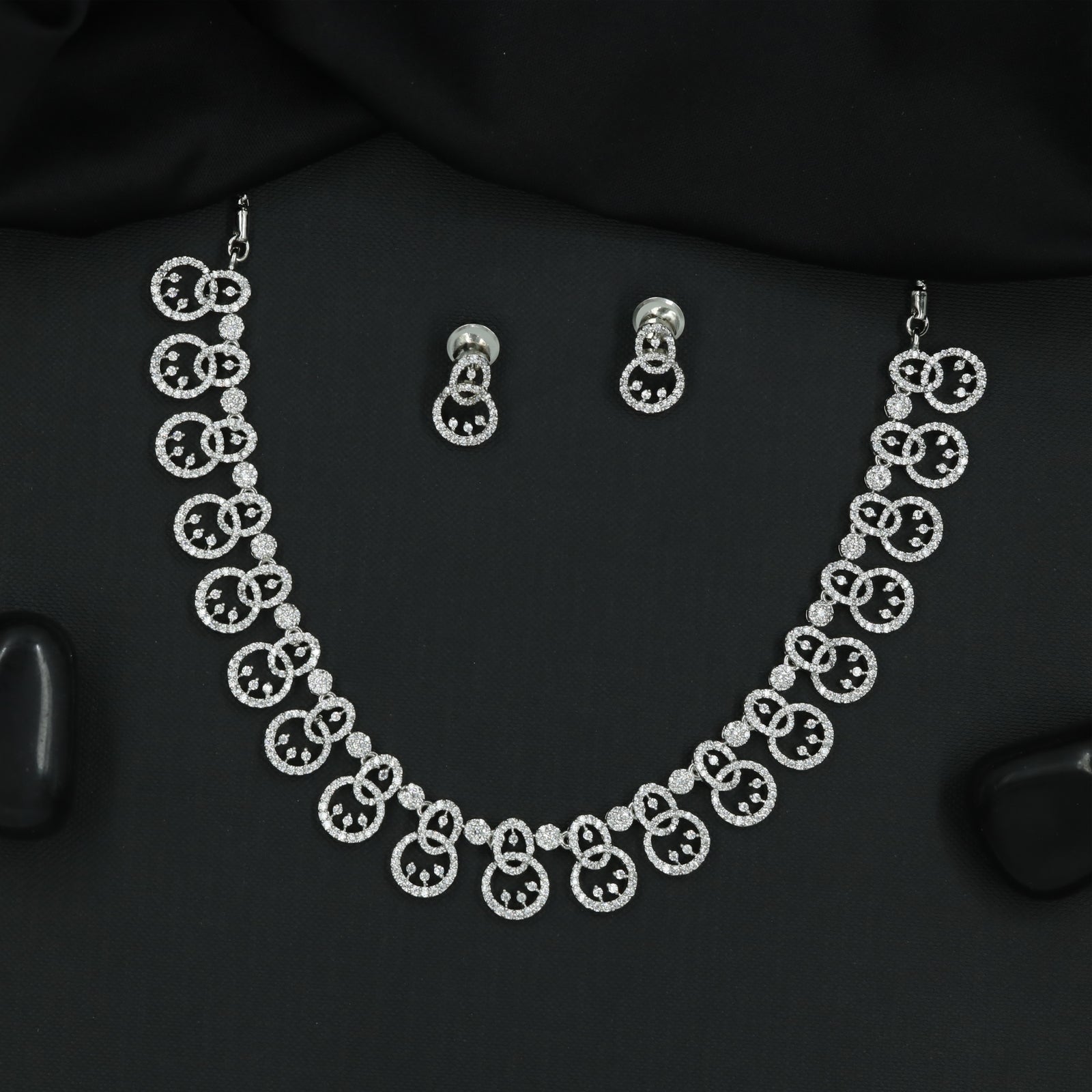 Circular Medallion Link Necklace Set with Interlocking Disc Motifs