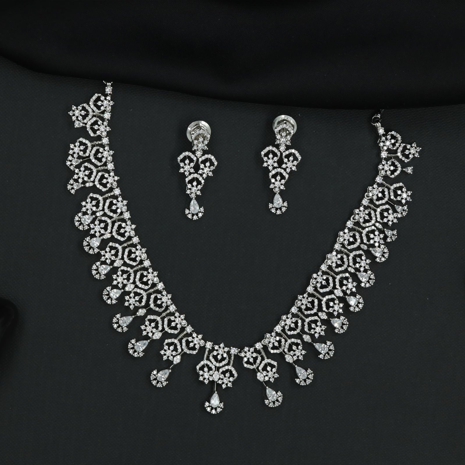 Artistic Swirl Pattern Necklace Set with Balanced Hanging Elements