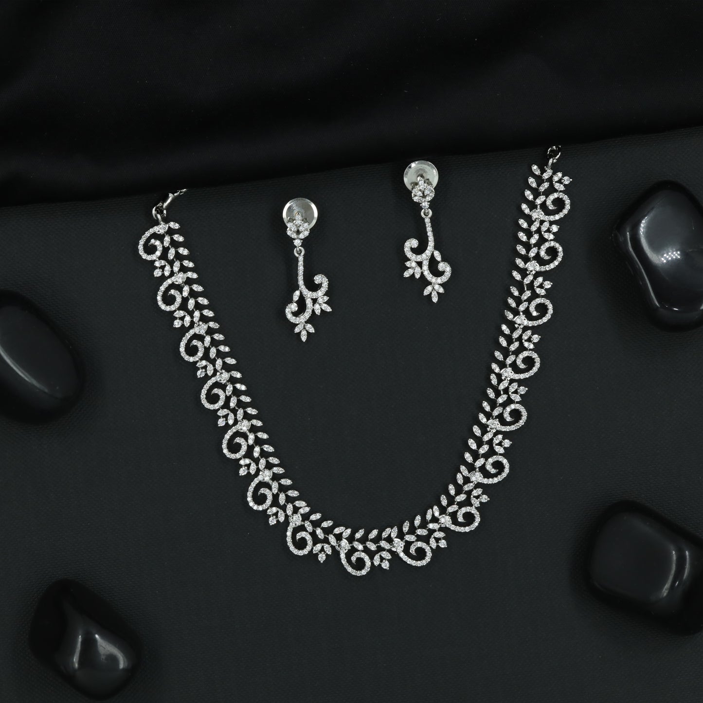 Elegant Leaf Garland Necklace Set with Decorative Vine Flow