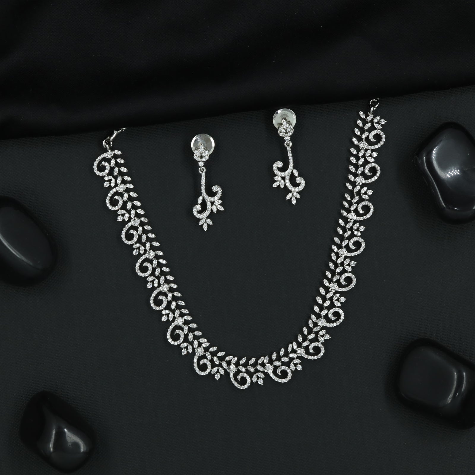 Elegant Leaf Garland Necklace Set with Decorative Vine Flow